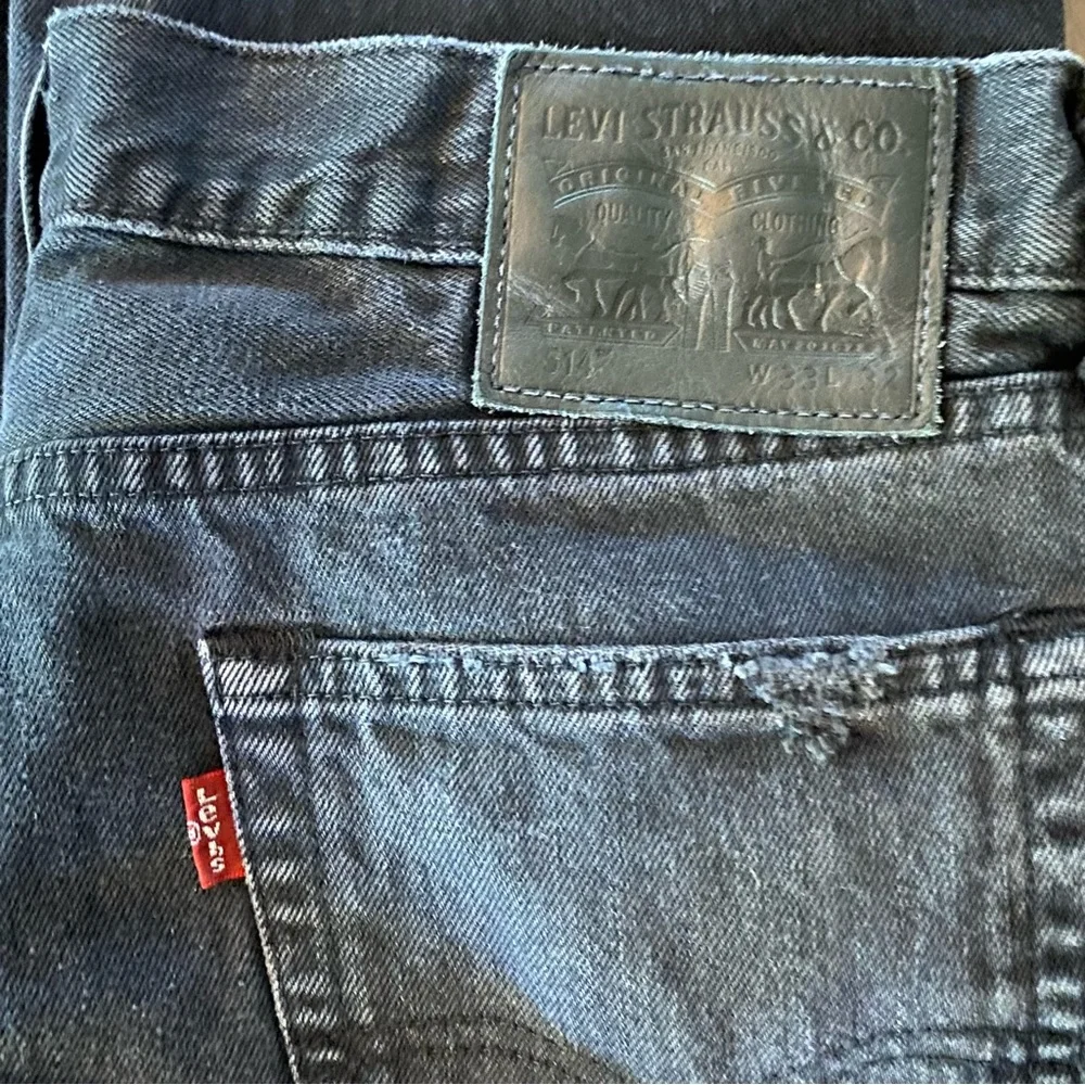 Men’s Levi’s 514 Straight Fit Black Distressed Jeans Size 33 x 32 - Picture 7 of 12